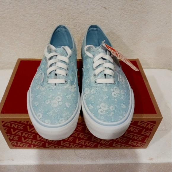 Vans - Picture 2 of 4